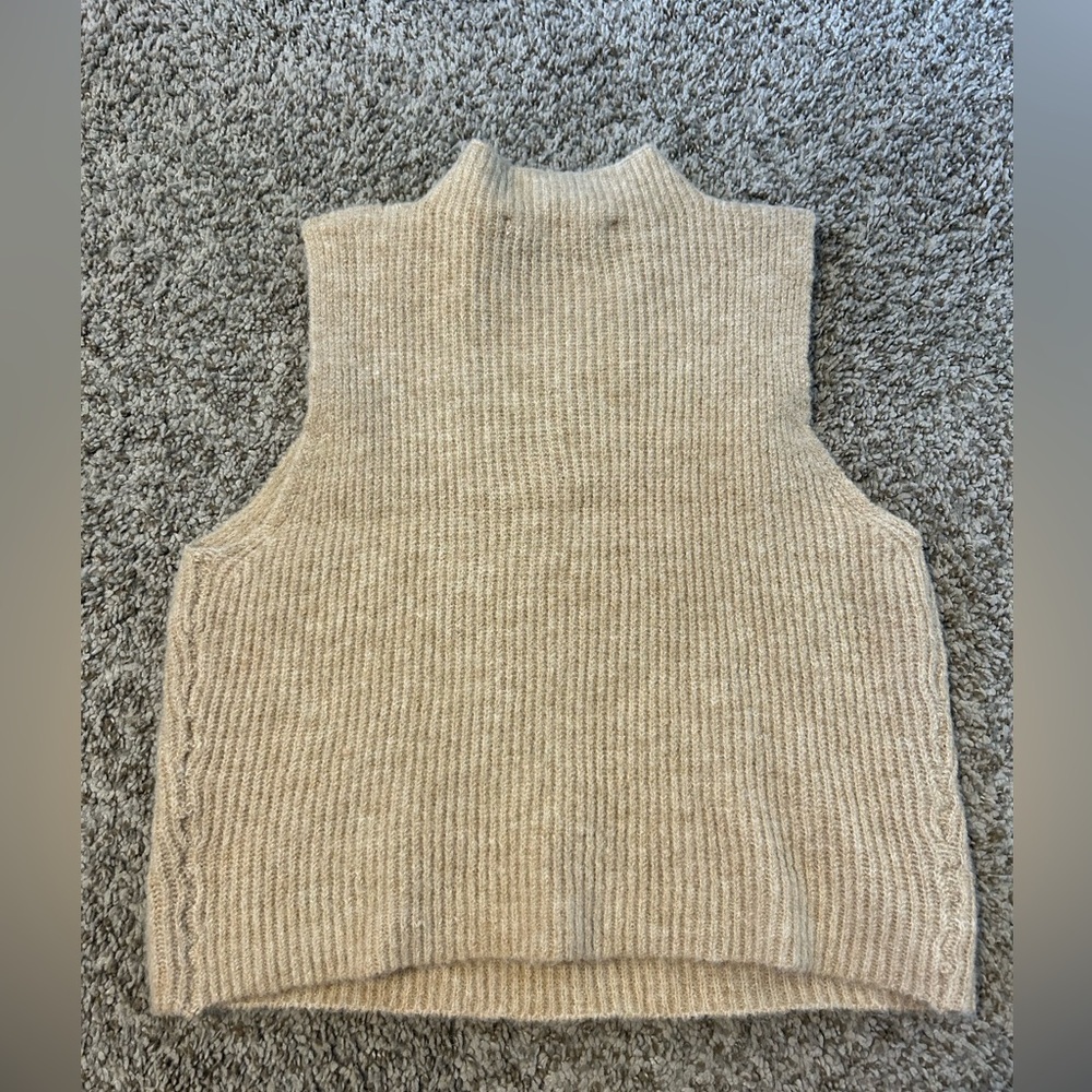 Altar'd State Cream Ribbed Sleeveless Turtleneck Sweater crop Vest - Picture 3 of 3